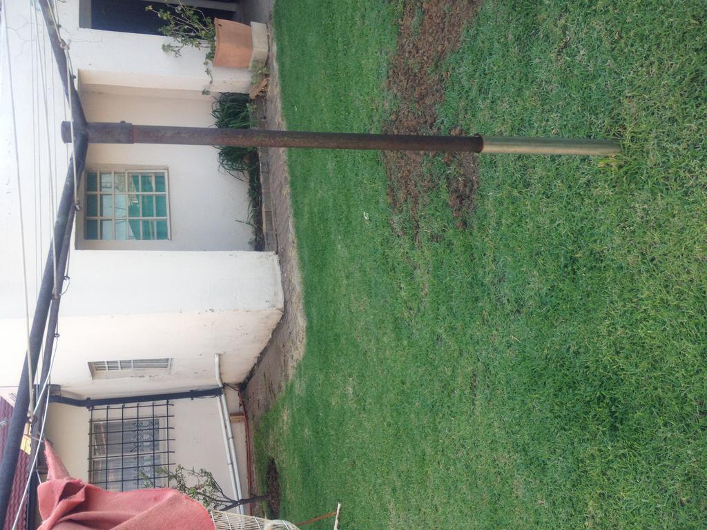 Pilot Inn Accommodation Kempton Park Esterno foto