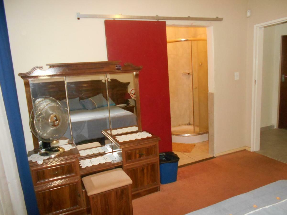 Pilot Inn Accommodation Kempton Park Esterno foto